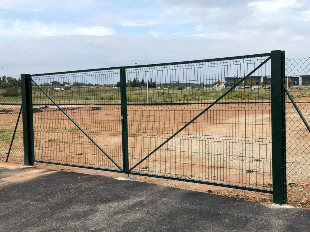 Puerta batiente a dos hojas
