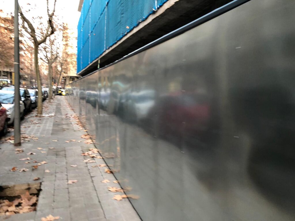 Vallado chapa lisa Av. Roma Barcelona